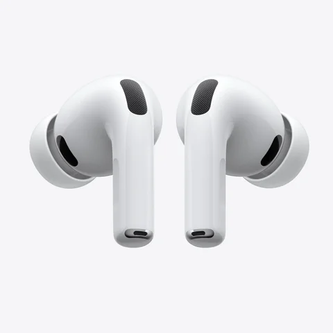 Беспроводные наушники AirPods Pro в зарядном кейсе на нейтральном фоне.