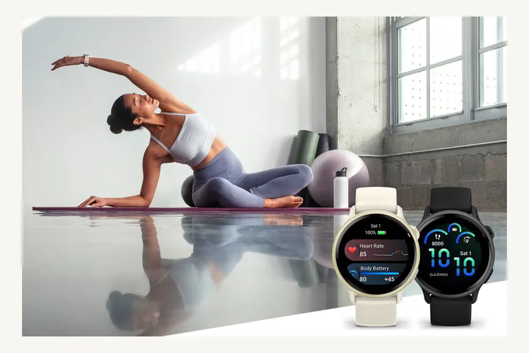 Imagem oficial do Garmin vivoactive 6 ao lado de uma pessoa se alongando.